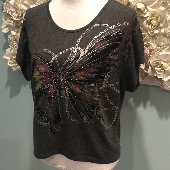 Tops - ⛄️Butterfly t shirt